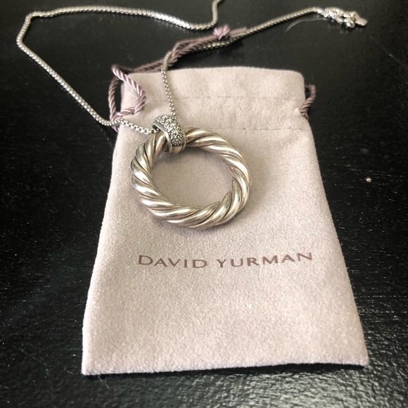Like New David Yurman Circle Pendant Necklace - Picture 4 of 6